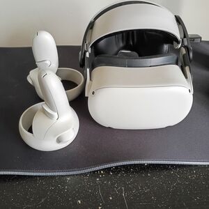 Meta Quest 2 White VR Headset with Controllers